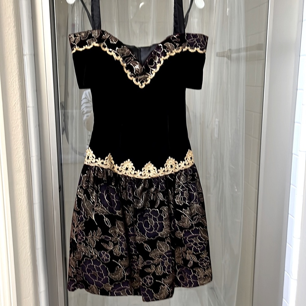 Women velvet dress for special occasion